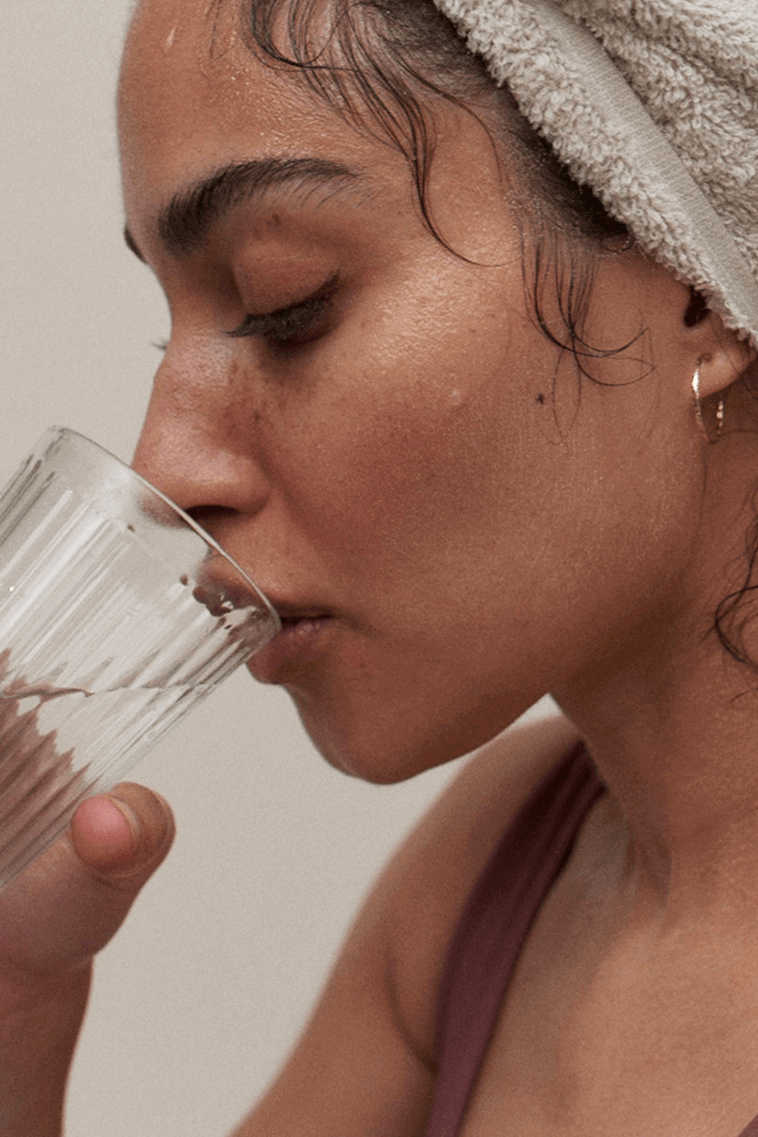 KÄLLA FOR LIFE model drinking water.